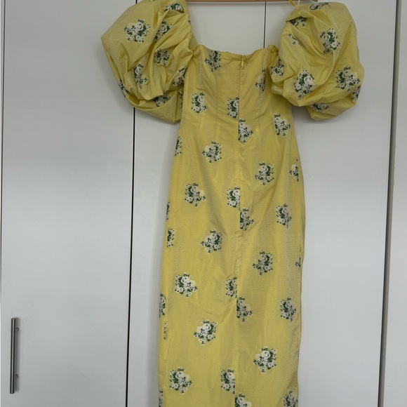 Chic Yellow Floral Midi Dress - Picture 10 of 13